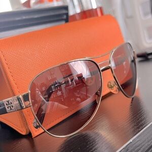 Tory Burch aviator polarized sunglasses- brown